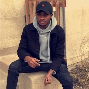 Meet your Posher, Dennis